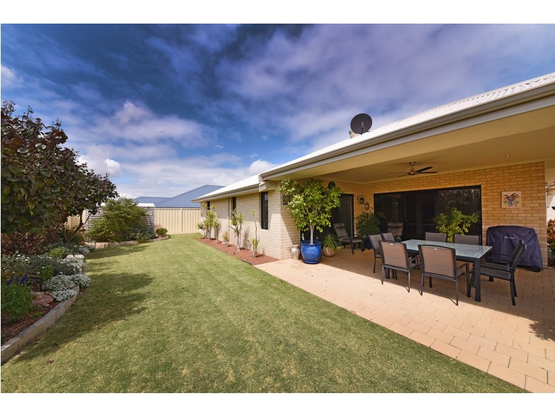 10 Coolidge Gardens, Tapping WA 6065