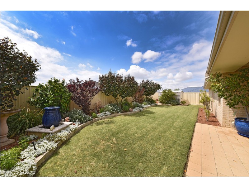 10 Coolidge Gardens, Tapping WA 6065
