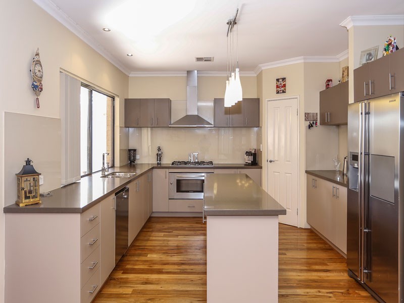 14 Bardeen Pass, Carramar WA 6031