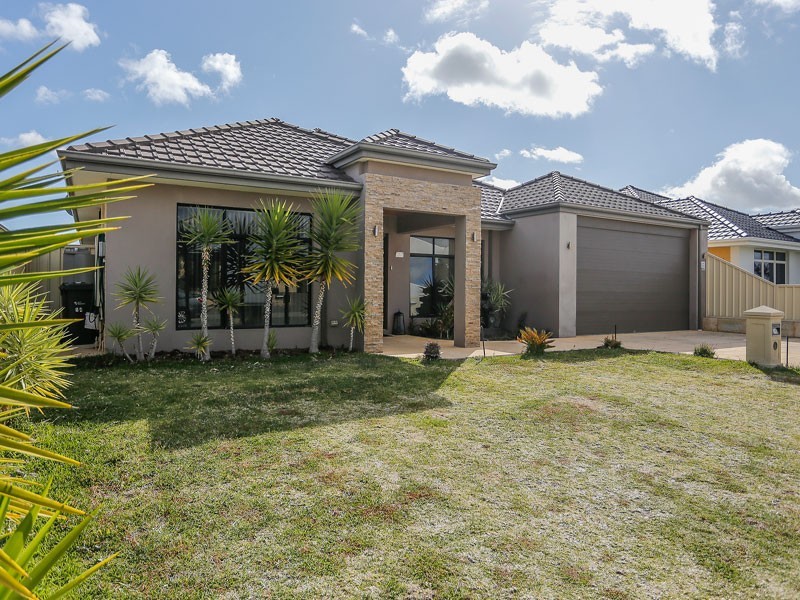 14 Bardeen Pass, Carramar WA 6031