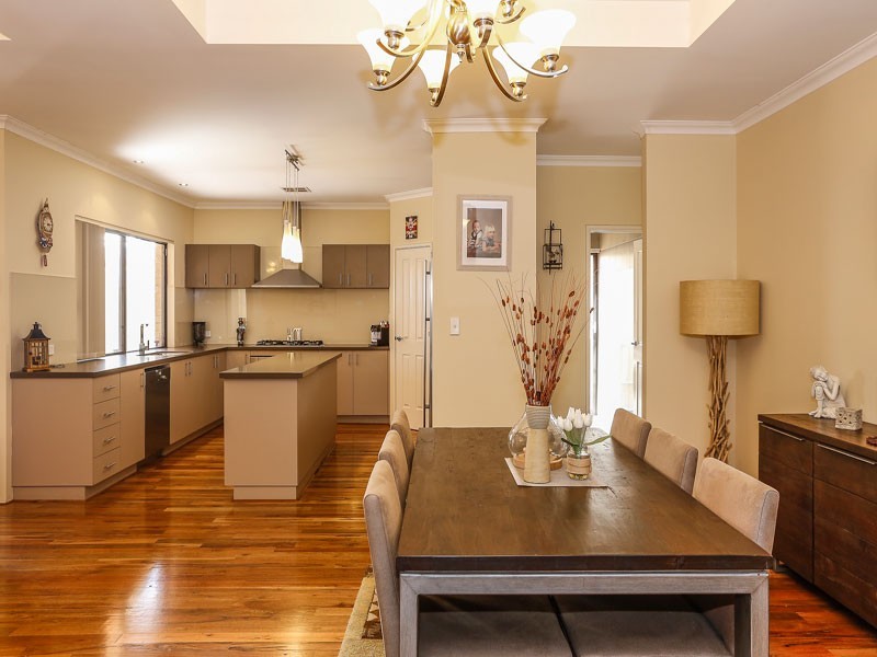 14 Bardeen Pass, Carramar WA 6031