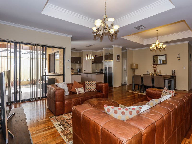 14 Bardeen Pass, Carramar WA 6031