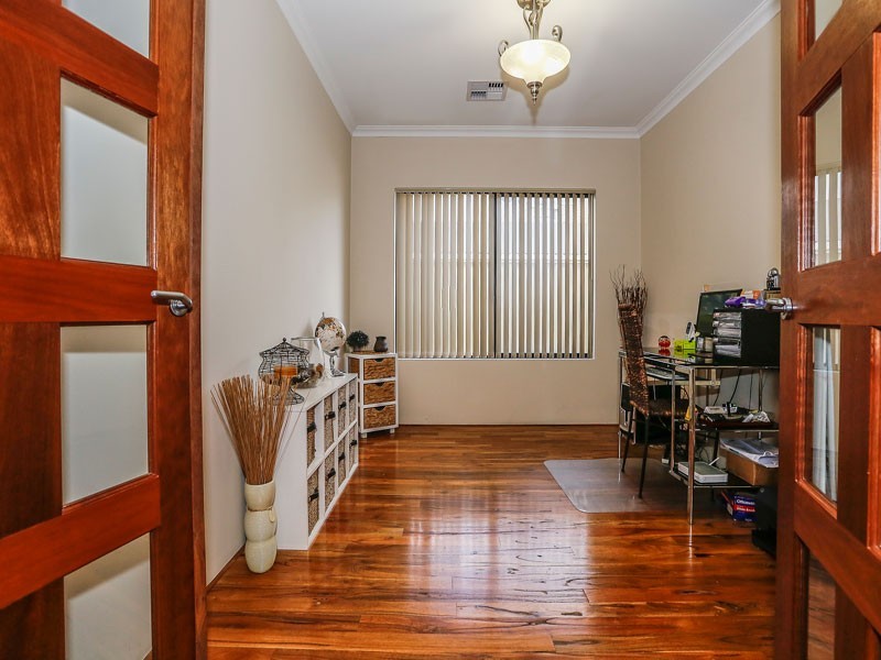 14 Bardeen Pass, Carramar WA 6031