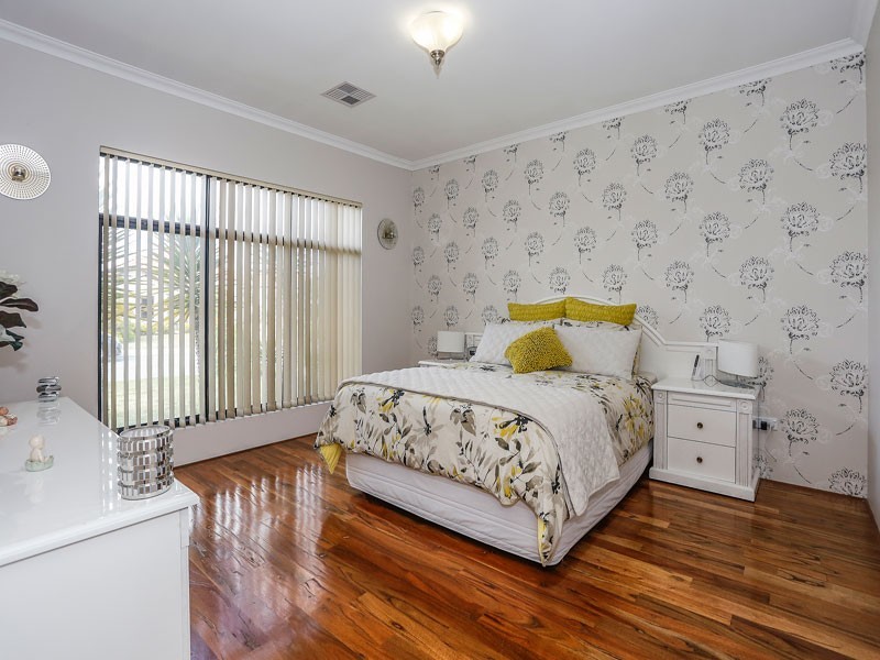 14 Bardeen Pass, Carramar WA 6031