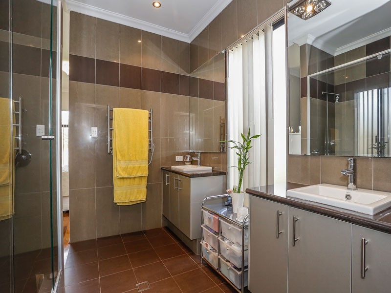 14 Bardeen Pass, Carramar WA 6031