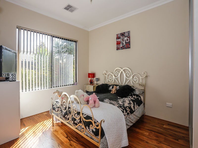 14 Bardeen Pass, Carramar WA 6031