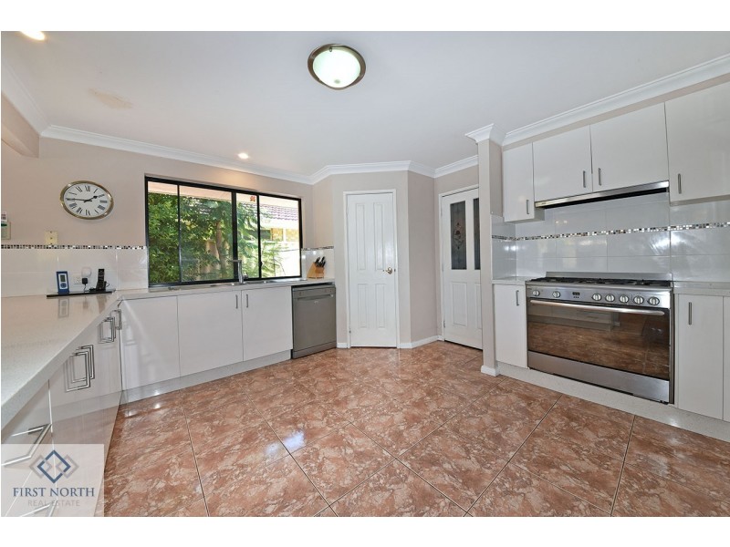 52 Golf Links Drive, Carramar WA 6031