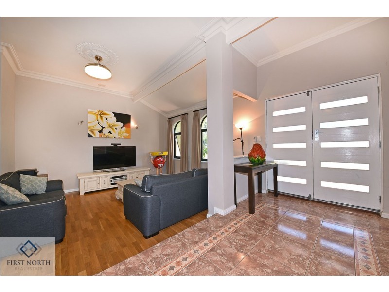 52 Golf Links Drive, Carramar WA 6031