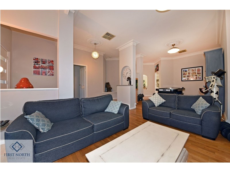 52 Golf Links Drive, Carramar WA 6031