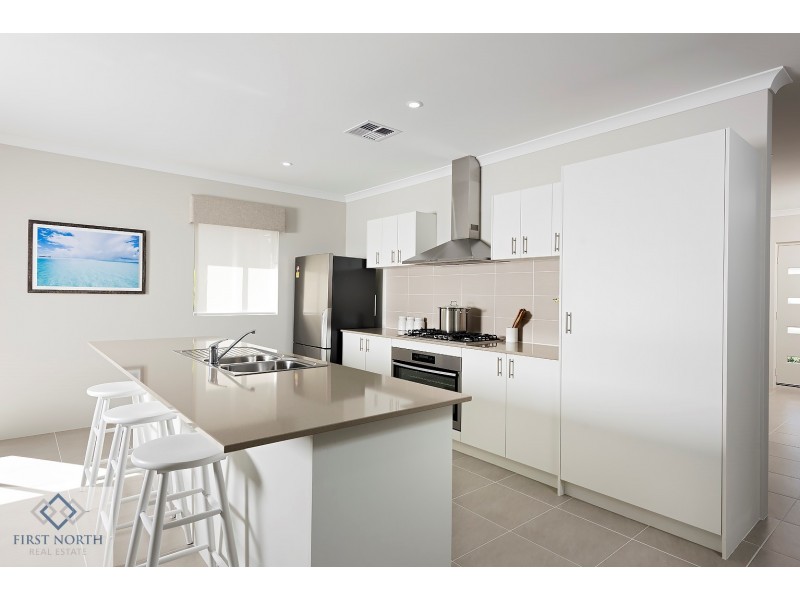 12 Radiant Glade, Eglinton WA 6034