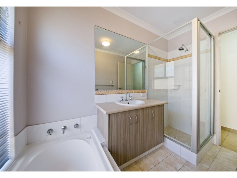 30 Arthur Road, Wattle Grove WA 6107