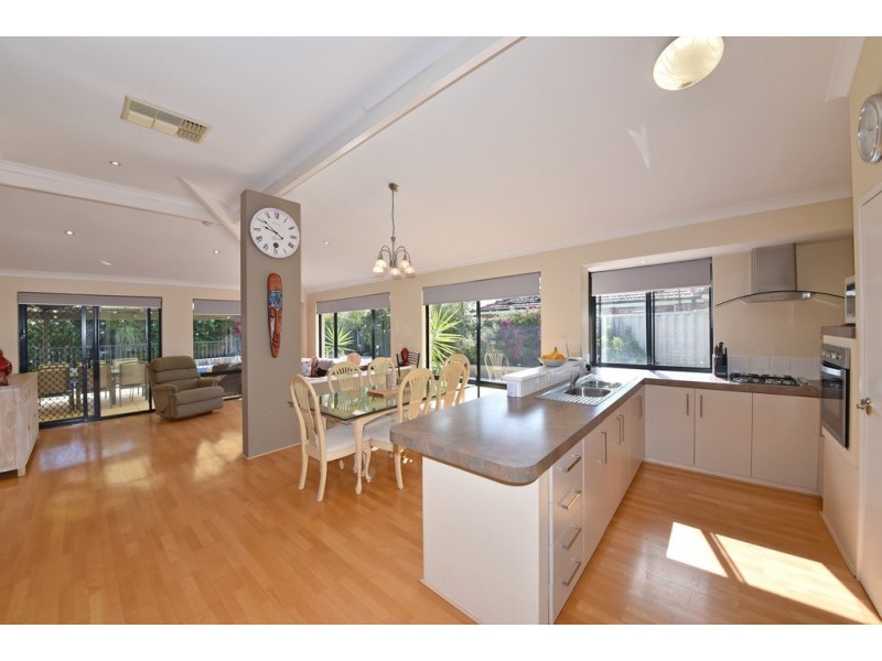 31 Iandra Loop, Carramar WA 6031