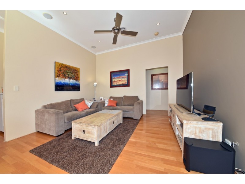 31 Iandra Loop, Carramar WA 6031