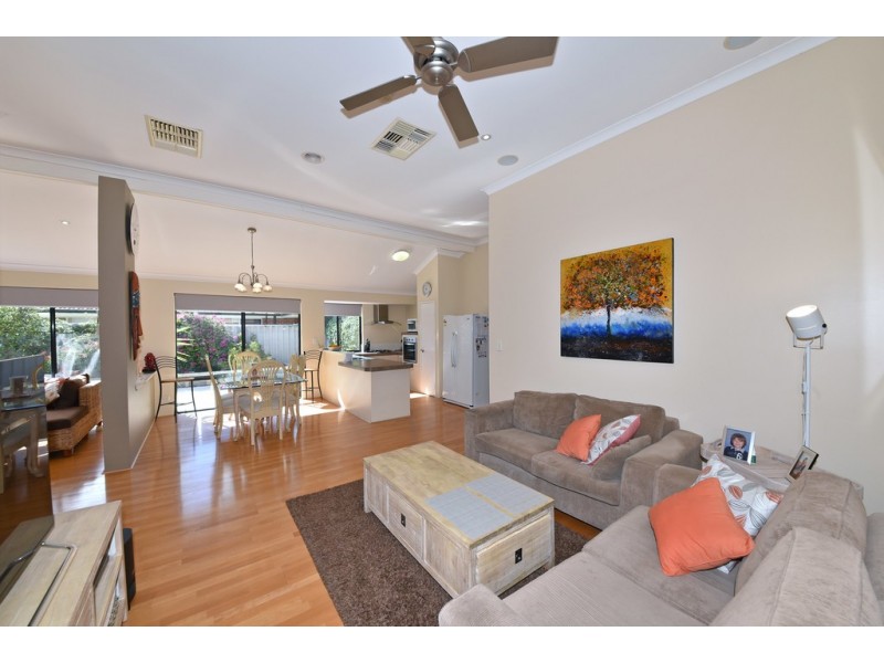 31 Iandra Loop, Carramar WA 6031