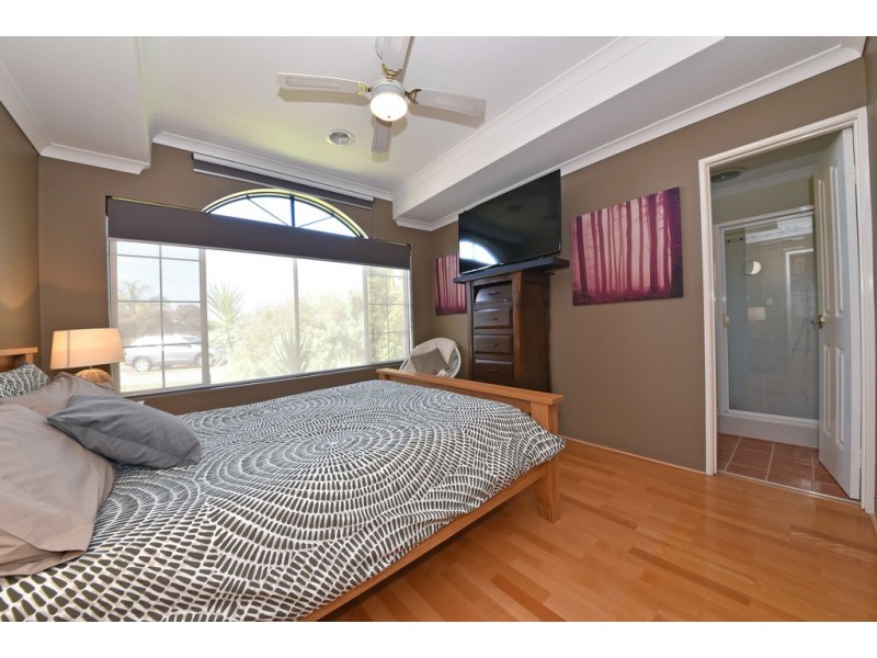 31 Iandra Loop, Carramar WA 6031