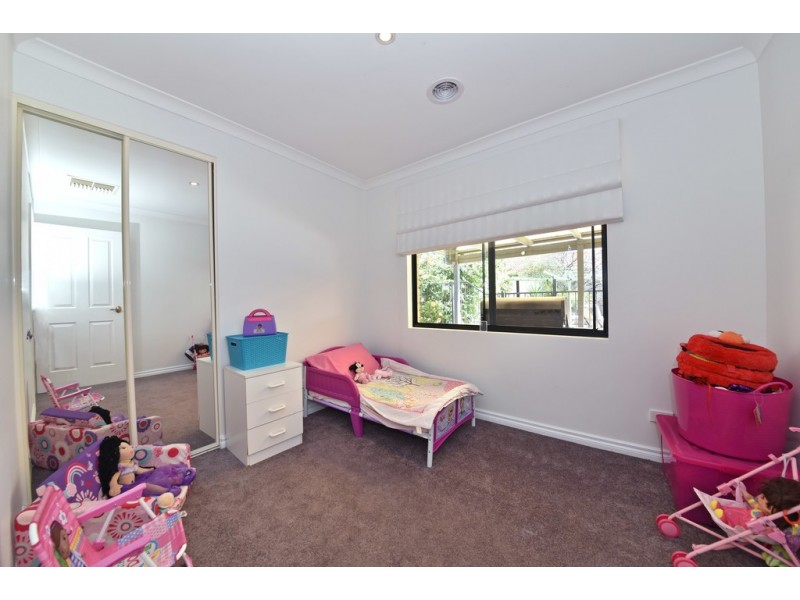 31 Iandra Loop, Carramar WA 6031