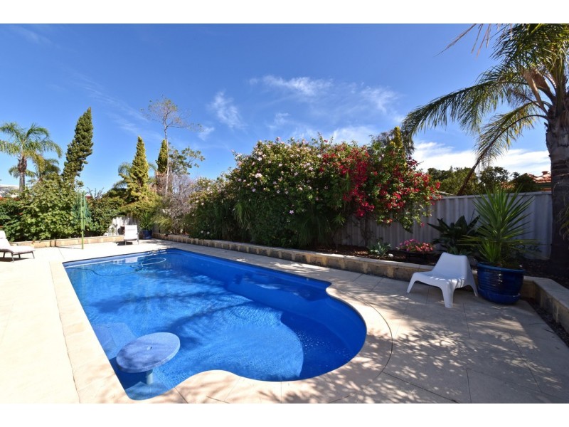 31 Iandra Loop, Carramar WA 6031