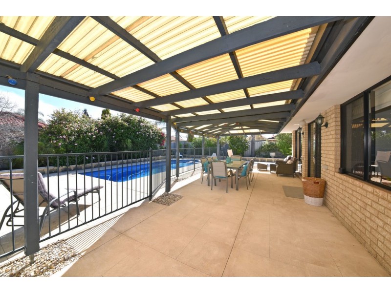 31 Iandra Loop, Carramar WA 6031