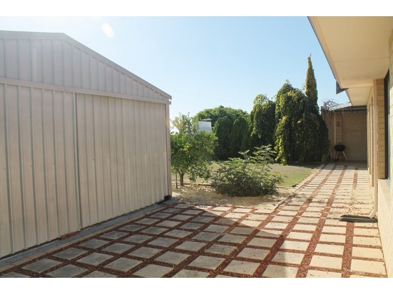 413 Kingsway, Landsdale WA 6065