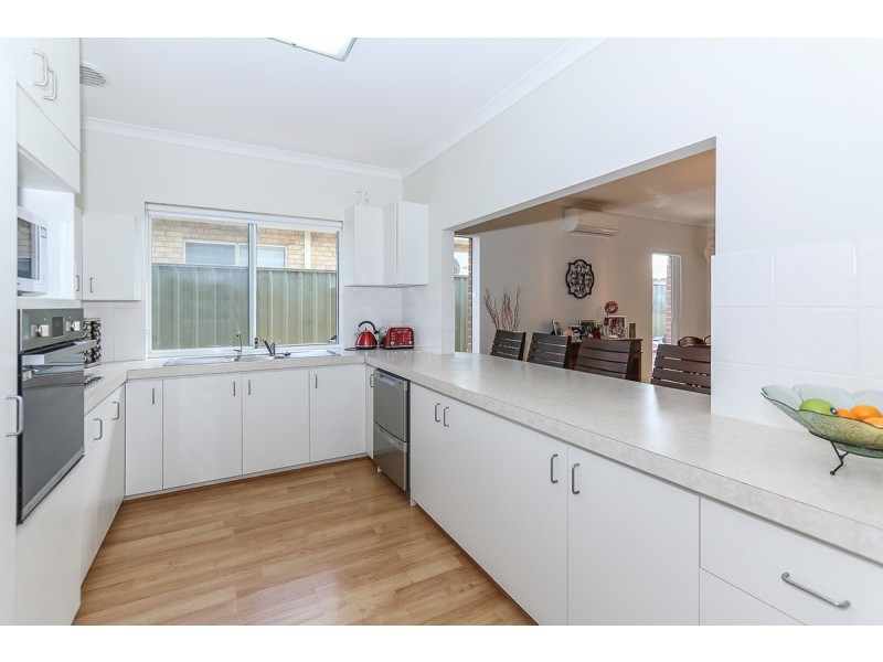 11 Brunswick Circuit, Banksia Grove WA 6031