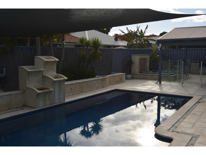 56 Woodbine Loop, Tapping WA 6065