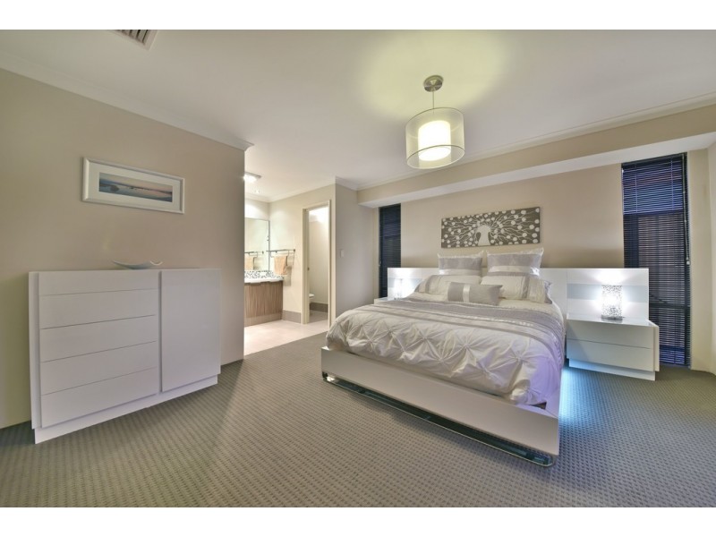 19 Goshawk Street, Tapping WA 6065