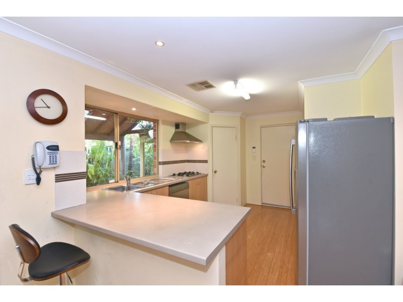 18 Sandilands Circle, Tapping WA 6065