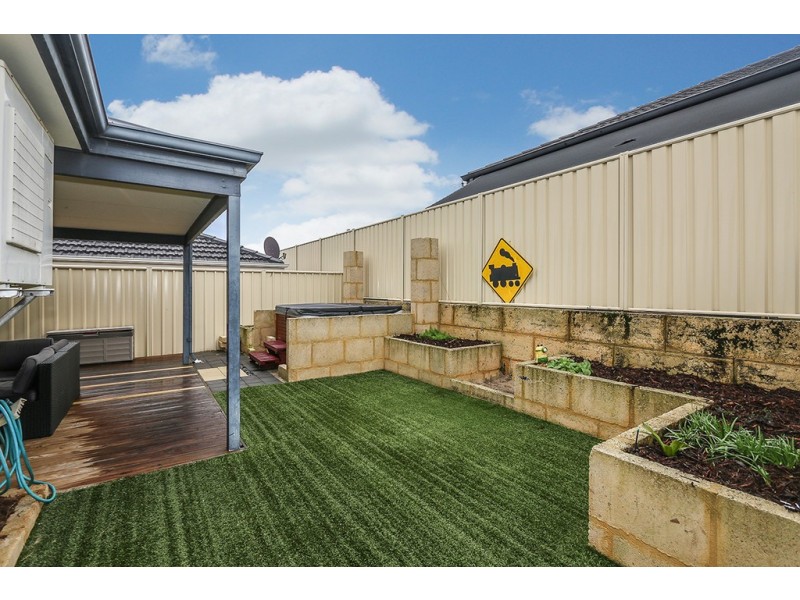 39 Rosinski Circle, Tapping WA 6065