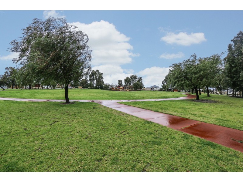 39 Rosinski Circle, Tapping WA 6065