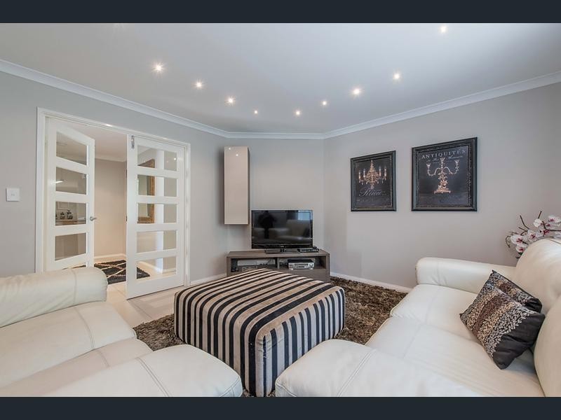 412 Kingsway, Landsdale WA 6065