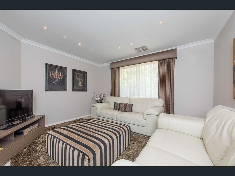 412 Kingsway, Landsdale WA 6065