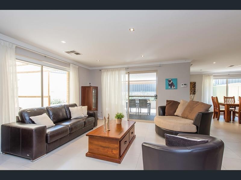 412 Kingsway, Landsdale WA 6065