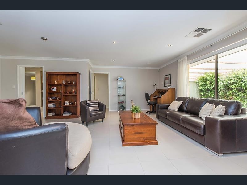 412 Kingsway, Landsdale WA 6065