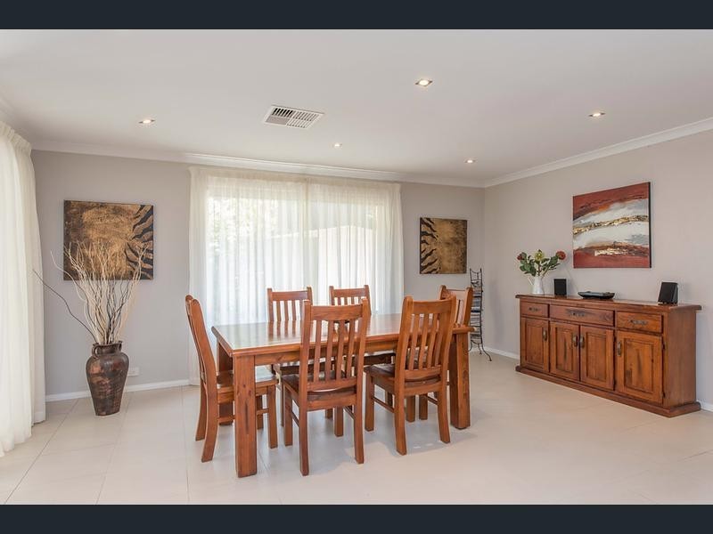 412 Kingsway, Landsdale WA 6065