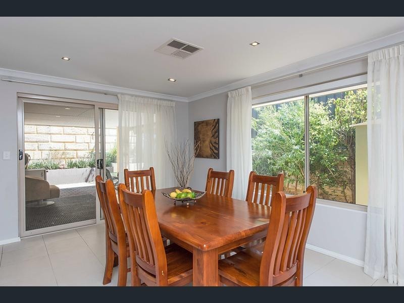 412 Kingsway, Landsdale WA 6065