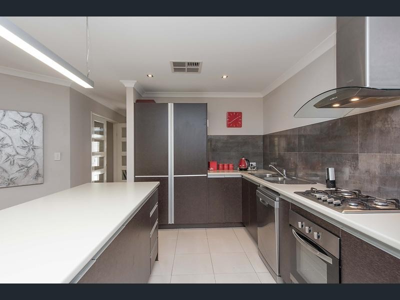 412 Kingsway, Landsdale WA 6065