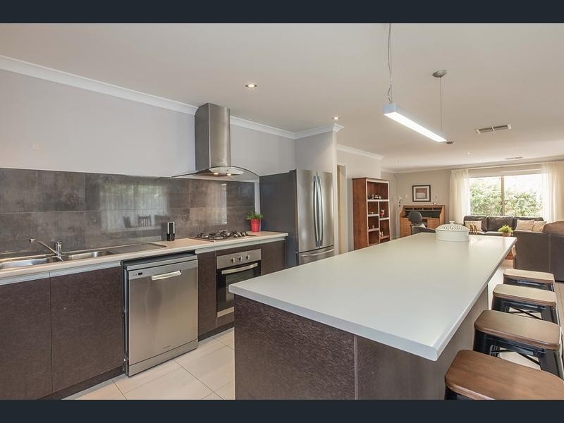 412 Kingsway, Landsdale WA 6065