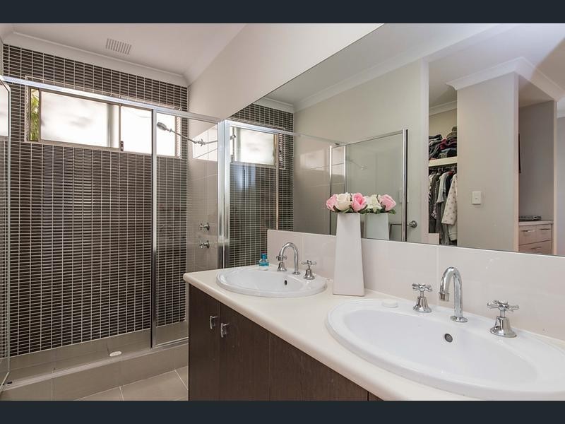 412 Kingsway, Landsdale WA 6065