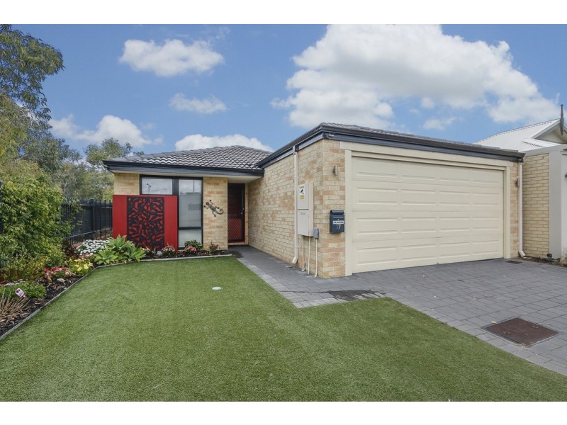 17 Atley Pass, Carramar WA 6031