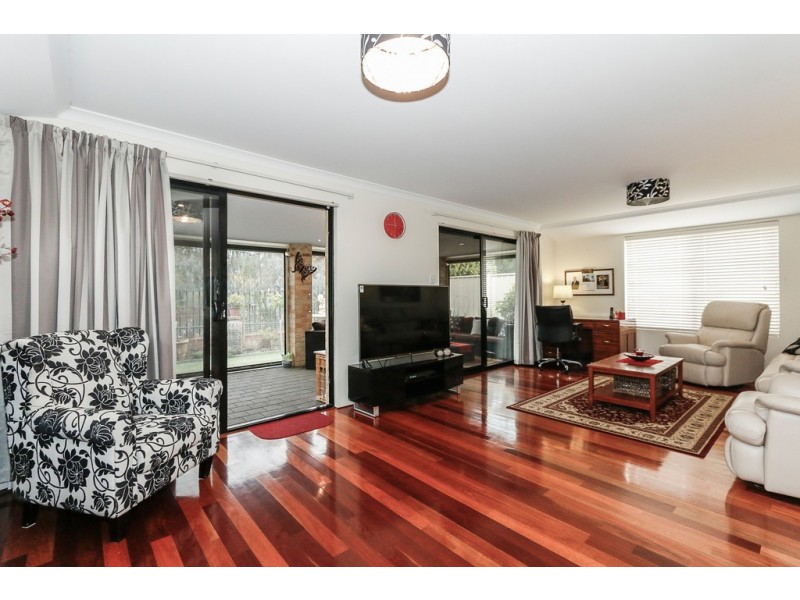 17 Atley Pass, Carramar WA 6031