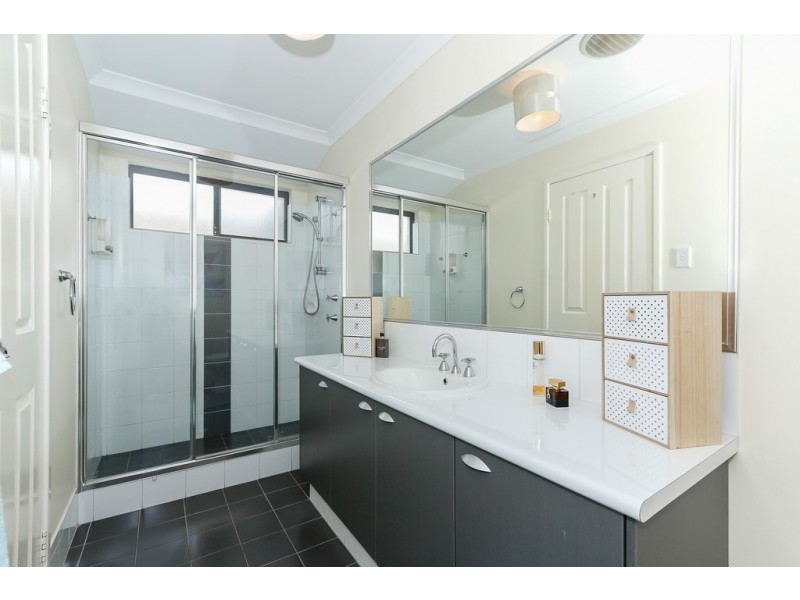 17 Atley Pass, Carramar WA 6031