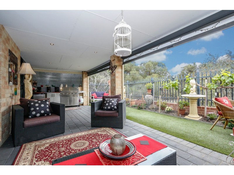 17 Atley Pass, Carramar WA 6031