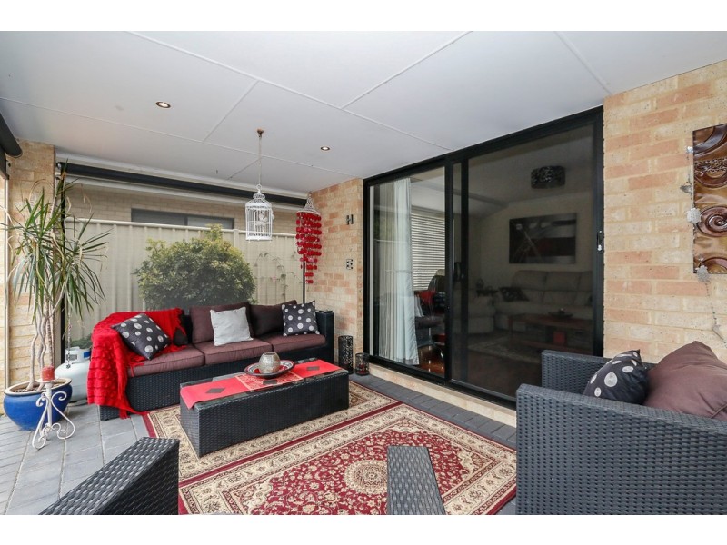 17 Atley Pass, Carramar WA 6031