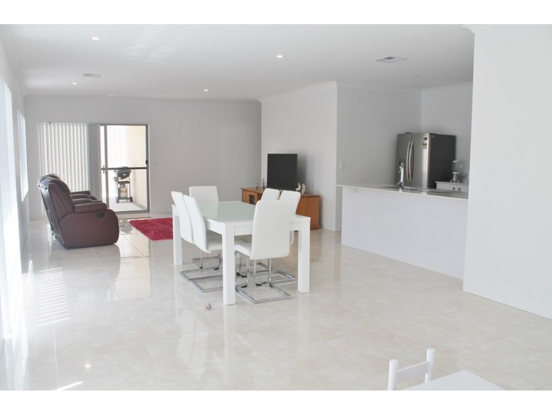 6 Yacht Way, Two Rocks WA 6037