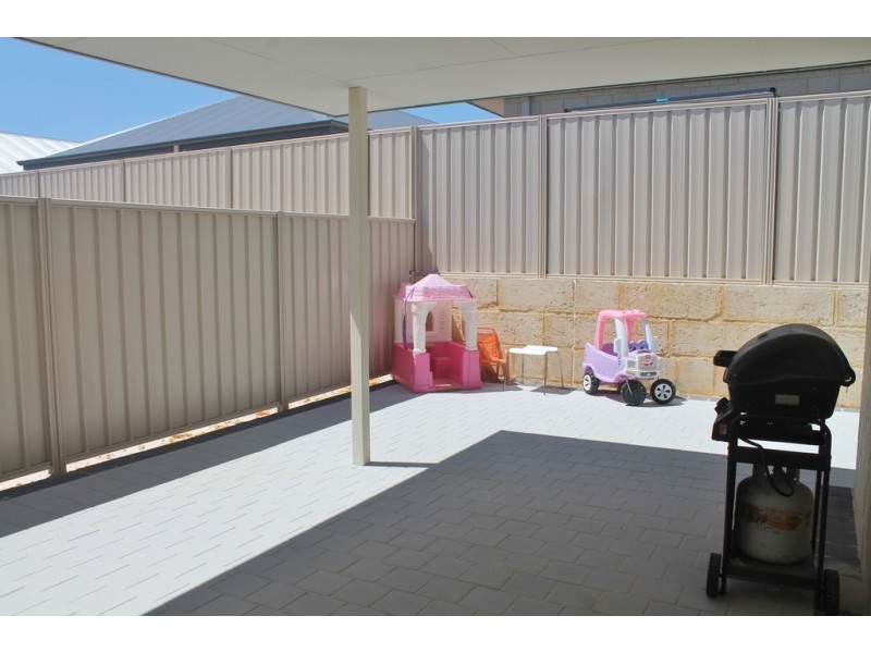 6 Yacht Way, Two Rocks WA 6037