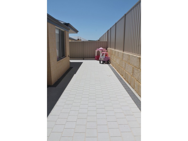 6 Yacht Way, Two Rocks WA 6037