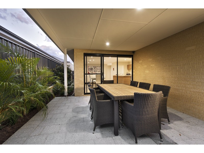 8 Solandri Bend, Banksia Grove WA 6031