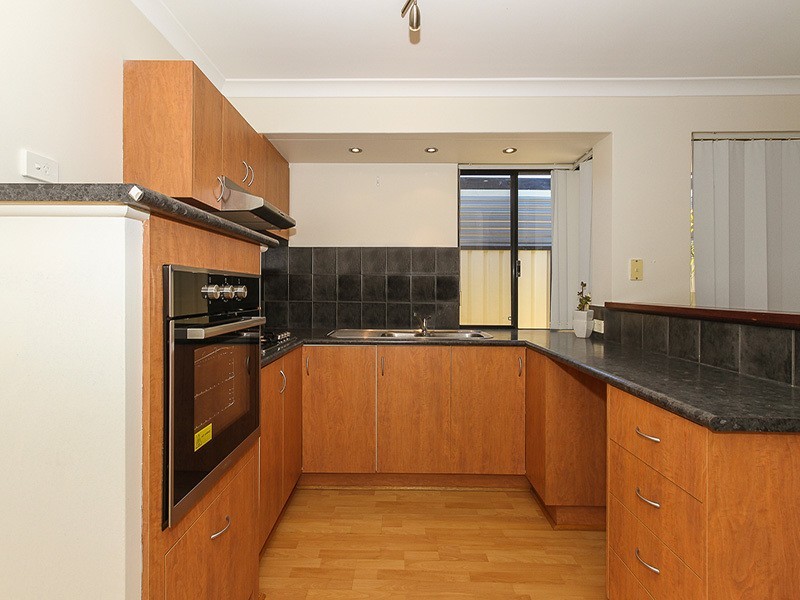 26 Lyndavale Loop, Carramar WA 6031