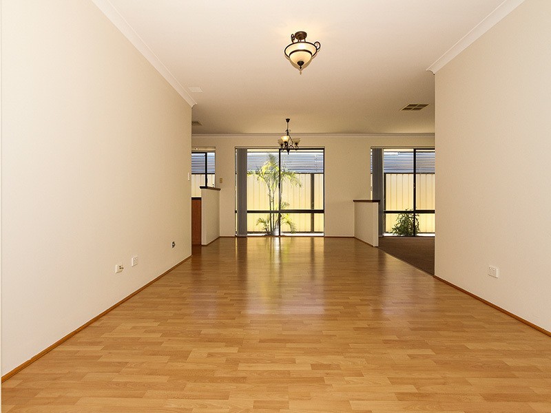 26 Lyndavale Loop, Carramar WA 6031