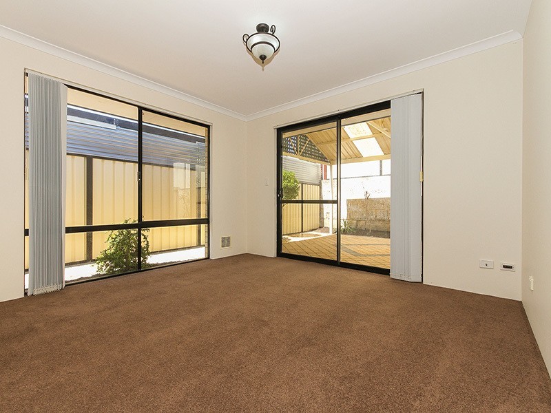 26 Lyndavale Loop, Carramar WA 6031